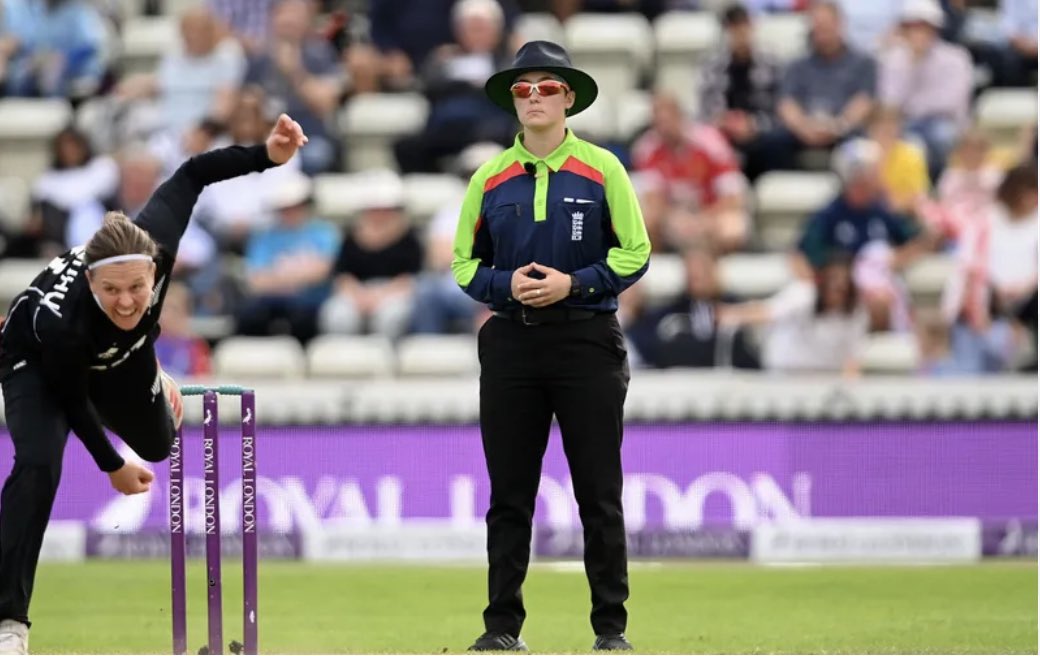 Do you fancy yourself as the next <a href="/a_y_harris/">Anna Harris</a> ??
#Female only stage one #umpiring course has a small number of places remaining.
🗓️Sunday 23rd April
📍<a href="/hrcc1885/">Hatherley & Reddings</a> 
🕣9.30-4.30
To book ⬇️ #Howzat ☝️

booking.ecb.co.uk/d/40q7mm