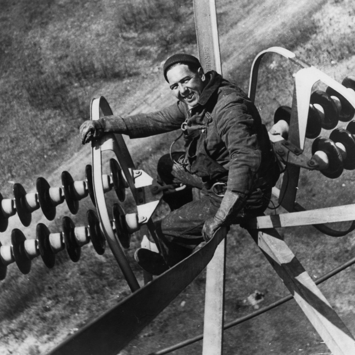 ConEdison's tweet image. Today for #LineworkerAppreciationDay we give a shoutout to the generations of lineworkers who&apos;ve kept the streets of NY powered for almost 200 years. #Powering200