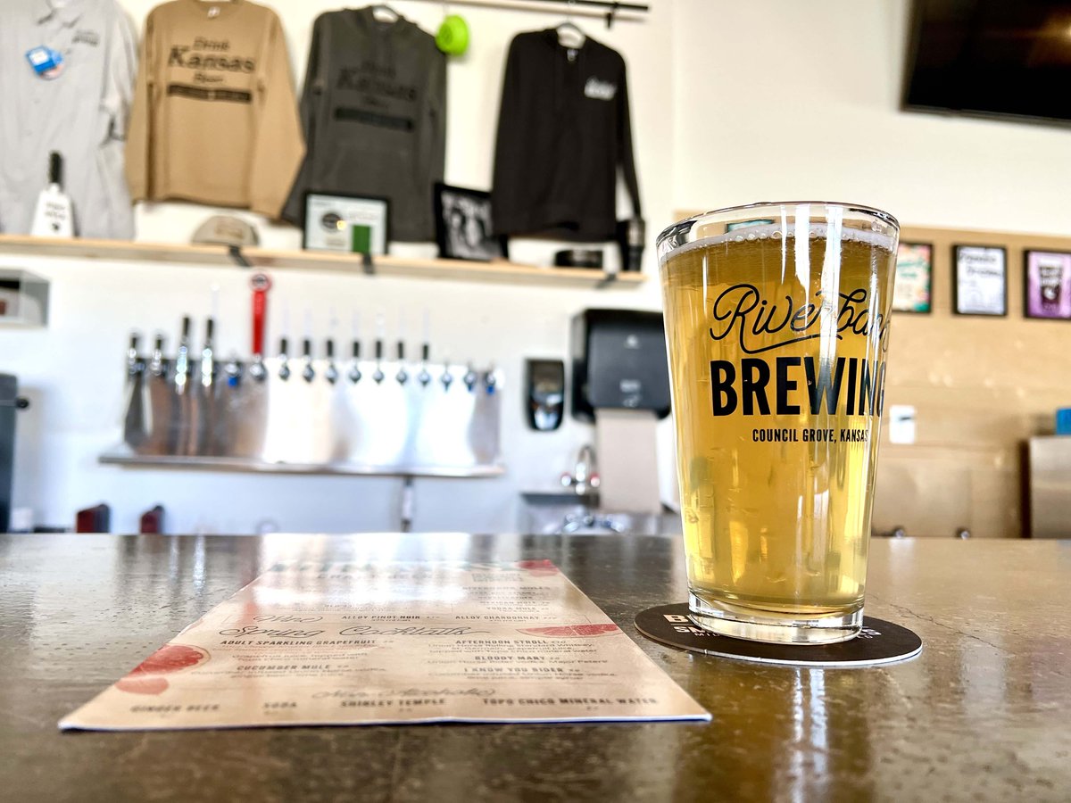 OneDelightfulL's tweet photo. 🌟UPDATED!🌟 I've added a couple more incredible #breweries to the top of my list in celebration of #KansasCraftBeerWeek. View the list: https://t.co/sLyPVW3i57 https://t.co/ZjKaQqlxRm