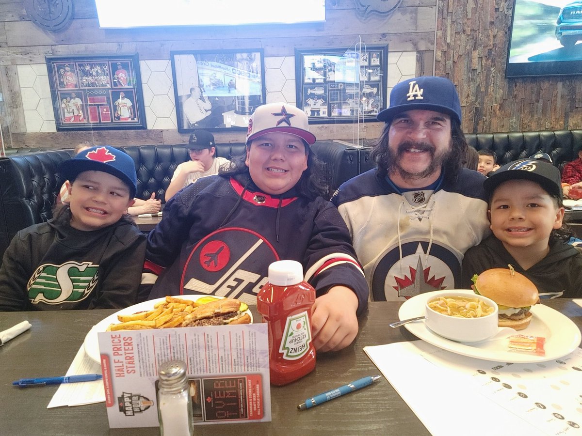 Big_G_09's tweet photo. It's a #WinnipegWhiteout for the #BullsClub 🐂 here in #Saskatoon 🇨🇦 Diehard @NHLJets fans and believers 🙏 #PutYourMoneyWhereYourMouthIs 💰 I stocked up on some stud Jets in our #hockeydraft last night at Wendel's 🏒 #Poolie #GoJetsGo   #NHLPlayoffs #StanleyCup #HockeyTwitter https://t.co/0u2Syt0H4G