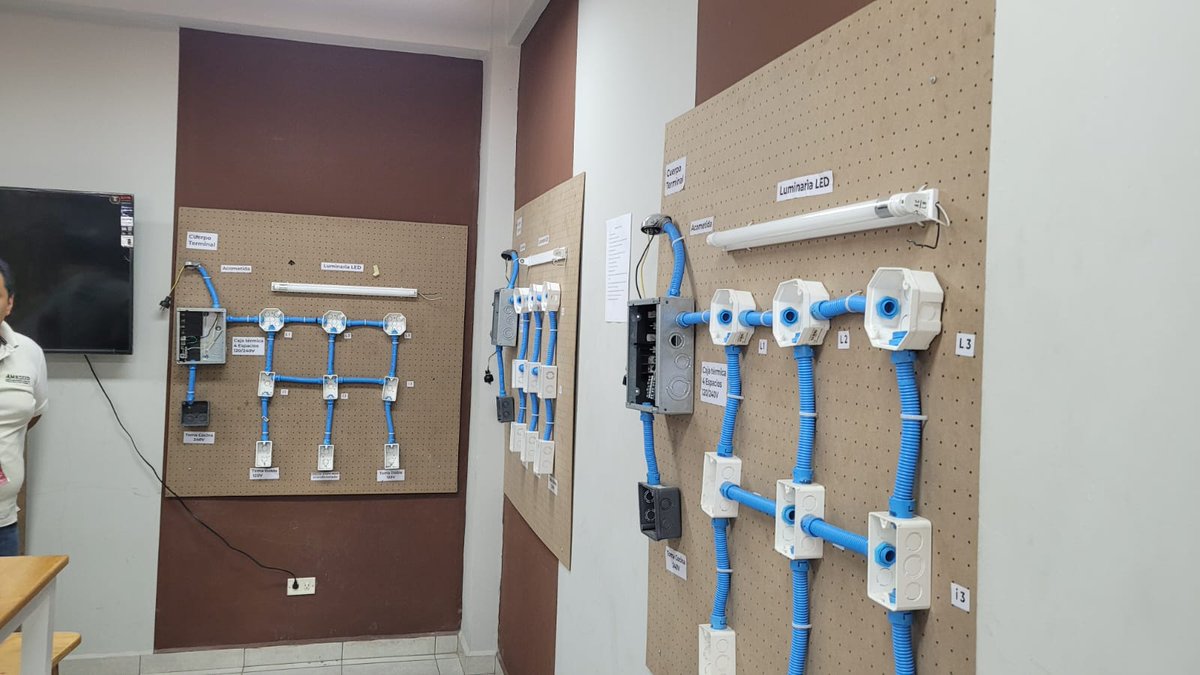 _jaelsalvador's tweet photo. Como parte de nuestro acercamiento con la Agencia Mexicana de Cooperación Internacional para el Desarrollo #AMEXID, realizamos un recorrido por su Centro de Formación juvenil, para conocer de primera mano el trabajo que están realizando en beneficio de los jóvenes.
#YoSoyJA https://t.co/CM3XRuY7yZ