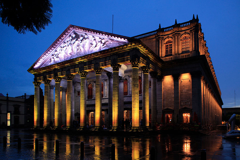 ColorKinetics's tweet photo. Beautify any building #façade with #ColorKinetics end-to-end #facadelighting solutions. Explore our applications from grazing, washing, flood and spot #lighting, to direct view.💡 https://t.co/SDHc0noFYE https://t.co/aYHYJHwAZD