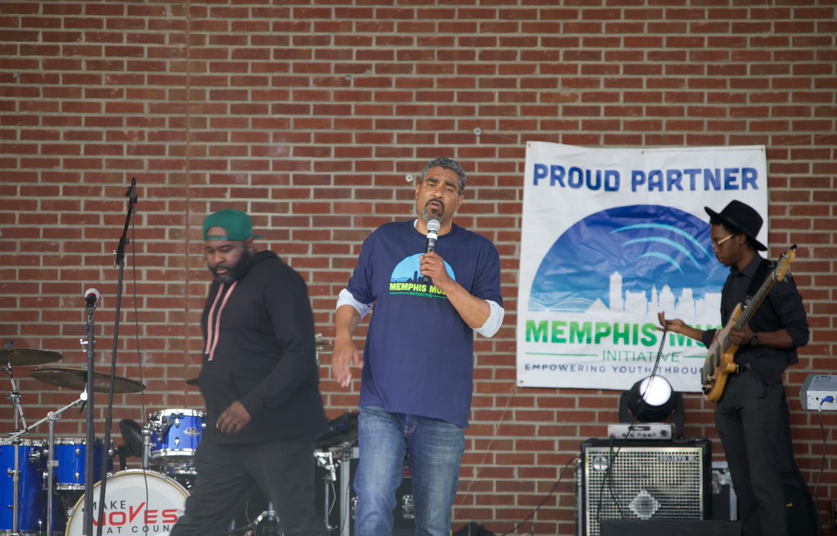 MMusInitiative's tweet photo. A few photos from Saturday's Listen Out Loud Music Festival at Handy Park. Shoutout to students Gia A., Ra'Shelle M., Terence C., and CamDeezy for bringing the vibes! 🎤
#LOLFest #Memphismusicfestival https://t.co/k65NrW0WKK
