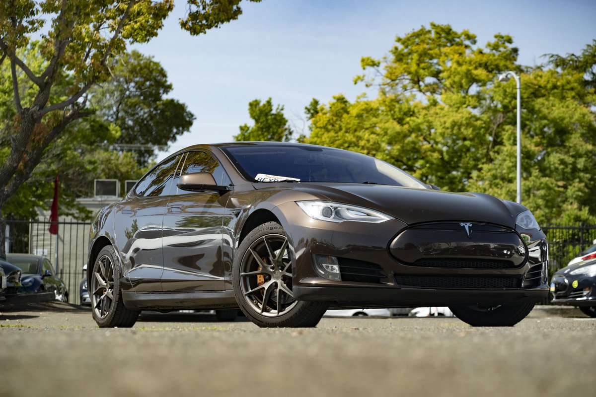 SjvTesla's tweet photo. New colors are great and all but some of us with the OG colors (not yet slated to come back) feel pretty darn special #notawrap #OG #teslapaint #browntesla #Morpheus https://t.co/vswtpJaC3O