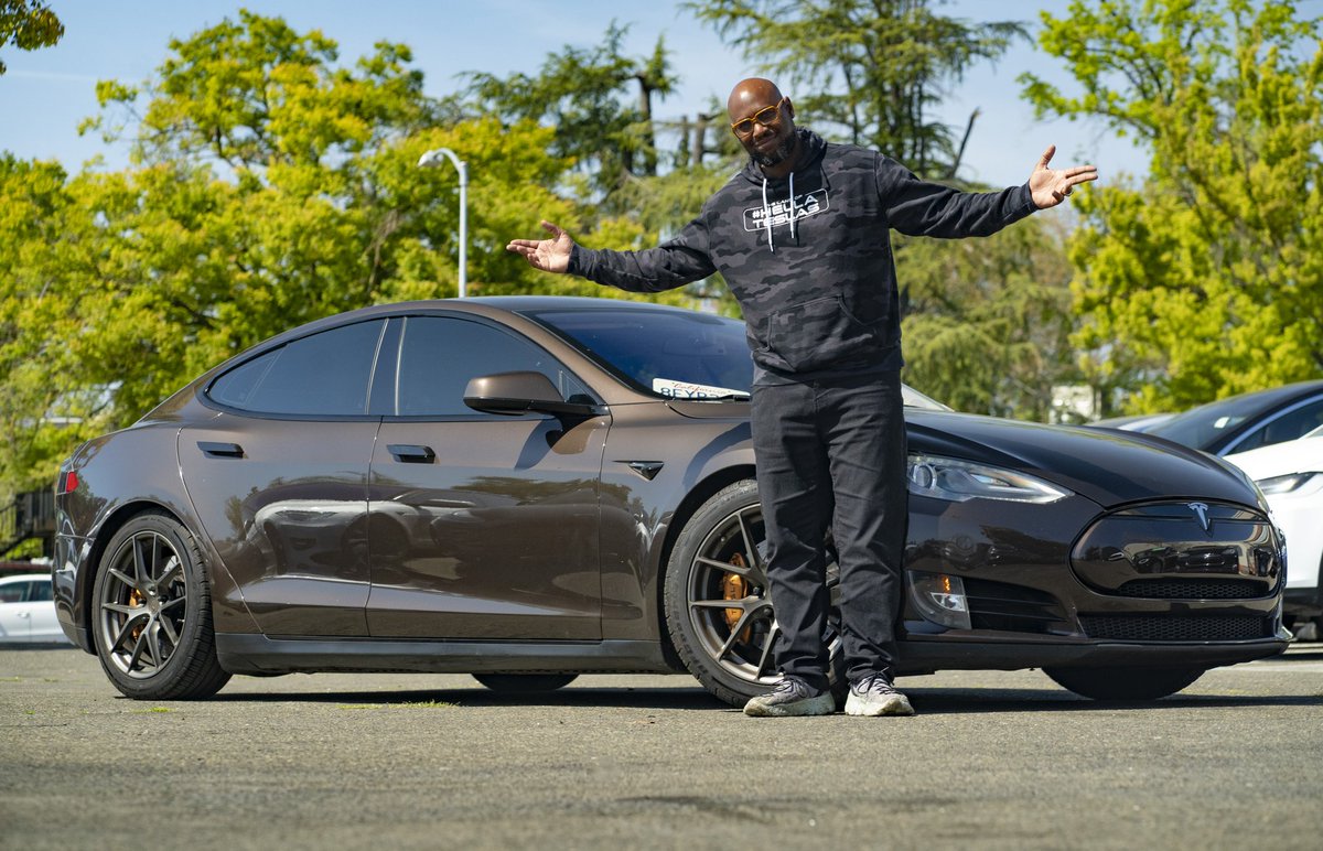 SjvTesla's tweet photo. New colors are great and all but some of us with the OG colors (not yet slated to come back) feel pretty darn special #notawrap #OG #teslapaint #browntesla #Morpheus https://t.co/vswtpJaC3O