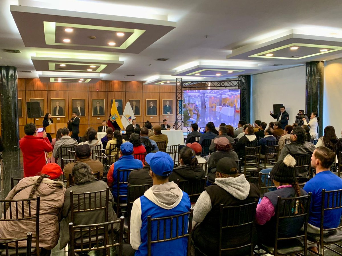 P_CiudadanaAN's tweet photo. Contamos también con la participación del Coordinador Nacional de la #CUCOMITAE, un representante de @lacamaradequito, @GabrielaEndarade de la @VoxFundacion , y varios delegados de los trabajadores minoristas del Ecuador https://t.co/hAPWeLg3Km