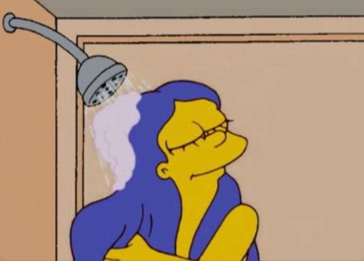 yo tranqui bañándome con agua HIRVIENDO sabiendo q m estoy haciendo mierda el pelo