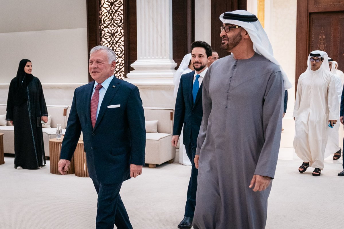 RHCJO's tweet photo. His Majesty King Abdullah II and United Arab Emirates President Sheikh Mohamed bin Zayed Al Nahyan hold a meeting, attended by His Royal Highness Crown Prince Al Hussein, to discuss bolstering cooperation in all fields
#Jordan #UAE https://t.co/dDBmB3GSYW