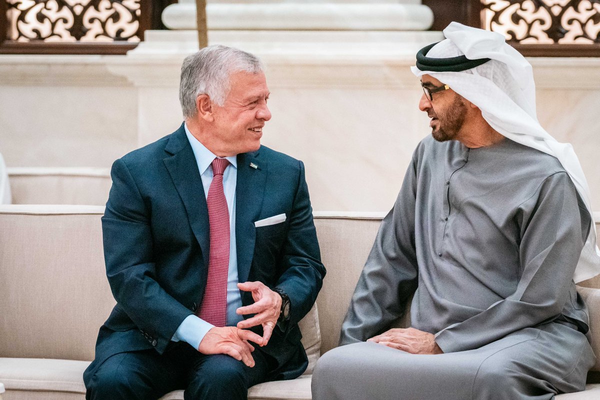 RHCJO's tweet photo. His Majesty King Abdullah II and United Arab Emirates President Sheikh Mohamed bin Zayed Al Nahyan hold a meeting, attended by His Royal Highness Crown Prince Al Hussein, to discuss bolstering cooperation in all fields
#Jordan #UAE https://t.co/dDBmB3GSYW