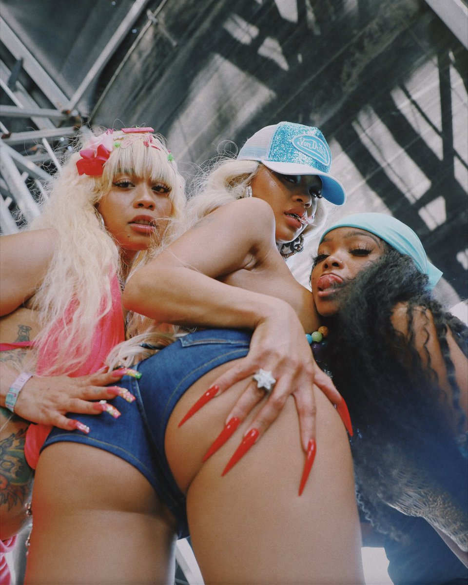 girlsinrap's tweet photo. https://t.co/BysRqqfpKk