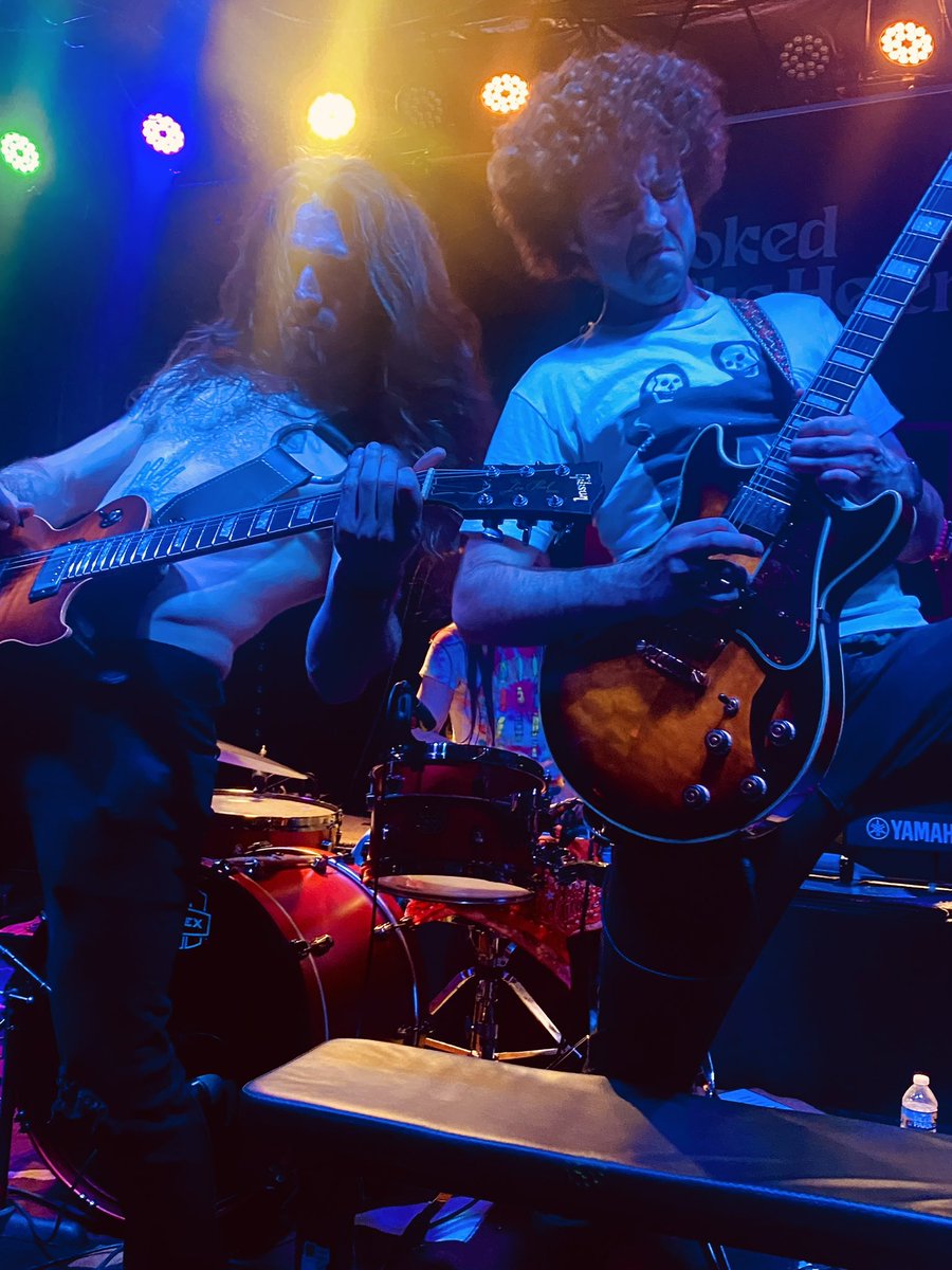 HookedLikeHelen's tweet image. Orlando was incredible! So nice meeting our friend Shannon in real life, thank you for the sweet pics! Next up, Dallas! ♥️ @sundowndfw #hookedlikehelen #iconforhire #iconarmy #ONTOUR #femalefrontedrock