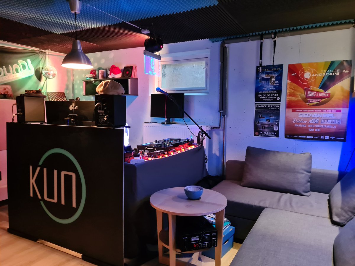kunoonmusic's tweet photo. lights on, music on! at ~19:30 cet #KUNO's #Uplifting #Trance #Hour will be live at
👉 https://t.co/uQGJAGCo4S
👉 https://t.co/izSt8sZGPn
#tuesdayisKUTHday #tranceconnects #upliftingtrance #trancefamily #KUNOsUpliftingTranceHour #KUTH https://t.co/MDWe7PVZNq