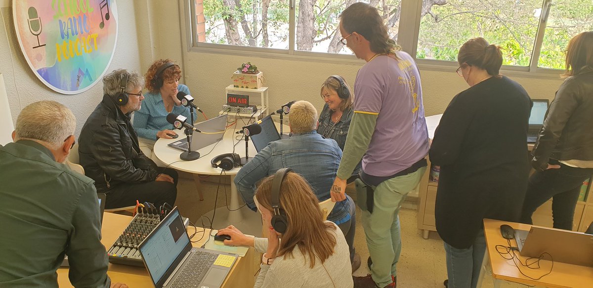 Anem en sèrio. Quin goig!! Això és gaudir i la resta històries. Estem fent ràdio! <a href="/CRPVOII/">CRPVOII</a> <a href="/pitu1960/">Pitu 🎗</a> <a href="/escolamontseny/">Escola Montseny</a>