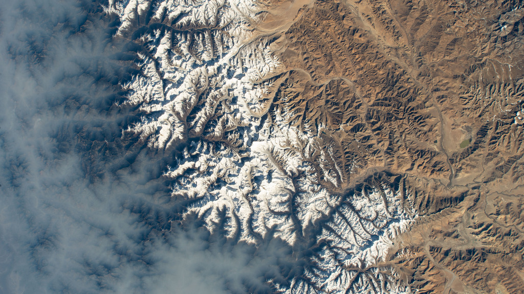 Ranjeet_Kaile's tweet photo. The Himalayas and Mount Everest in Nepal via NASA https://t.co/dgHVJV8UkT #LifeInContext https://t.co/NELiwotsRa