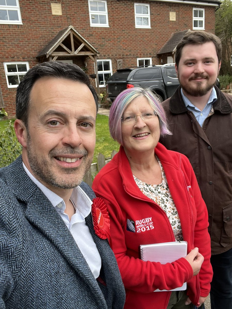 kevinbonavia's tweet photo. Decent door-knocking session with Julia Florence our fantastic Labour candidate for #Aston, #Datchworth & #Walkern in @EastHerts elections ☺️
Thanks to residents for their time, including police officer explaining service cuts & interested in Labour’s plan for 13,000 new PCSOs🌹 https://t.co/geBvyauf8V