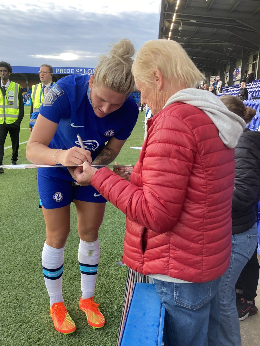 julesndee's tweet photo. Pls help. Was supposed to buy #vitalityWFAcup 
tickets for mum, but got stuck in work. Mum’s @Mdawg1bright @ChelseaFC @Chelseawomen_ @ChelseaWomenSG oldestfan. Has any1 got spare tickets please? https://t.co/nrlNbclWxg