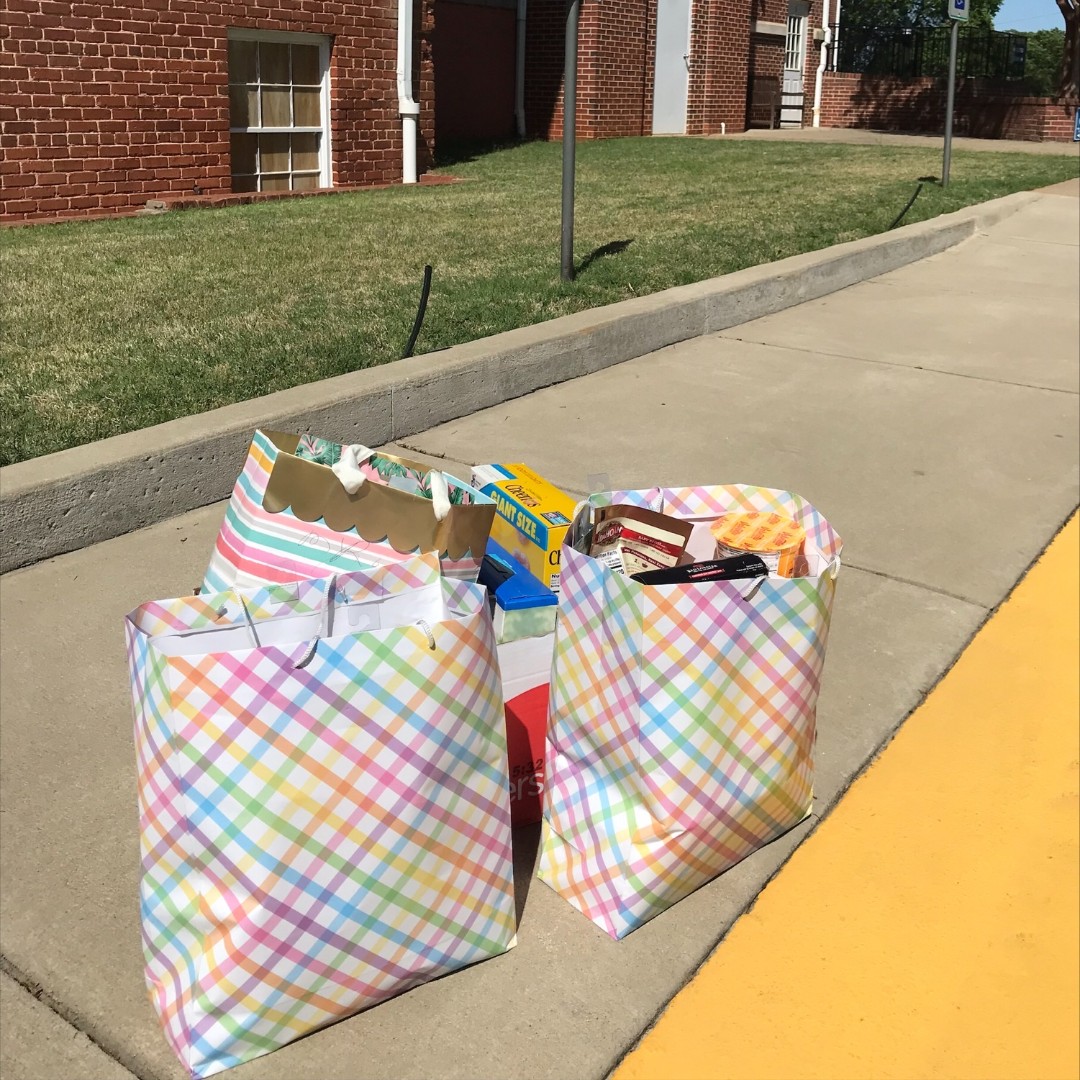 sptbglibraries's tweet image. The Inman Bags of Hope donations went to the First Baptist Food Pantry, “Serving the Inman and Campobello area by providing food and assisting with utilities.” Thank you to everyone who has participated in Bags of Hope in the month of March.

#scpl #bagsofhope #foodpantry #giving