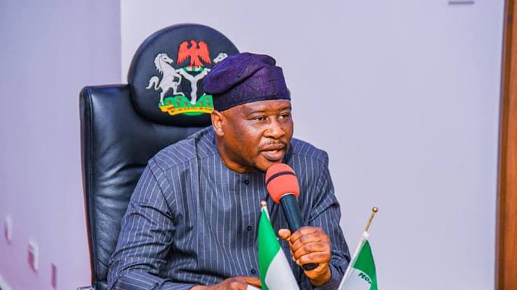 OfficialPDPNig's tweet photo. Breaking News!
Finally, the @inecnigeria has declared the @OfficialPDPNig Governorship Candidate in the March 18, 2023 Election, @GovernorAUF, as winner of the Guber Election. 

The PDP Candidate, Rt Hon Ahmadu Fintiri, scored a total of 430, 861 votes to defeat his closest rival, the @OfficialAPCNg Candidate, Aisha Binani, who scored 398,788 votes. 

Congratulations 🎊🎈🎉🍾 to him, the people of Adamawa State and the entire PDP family.