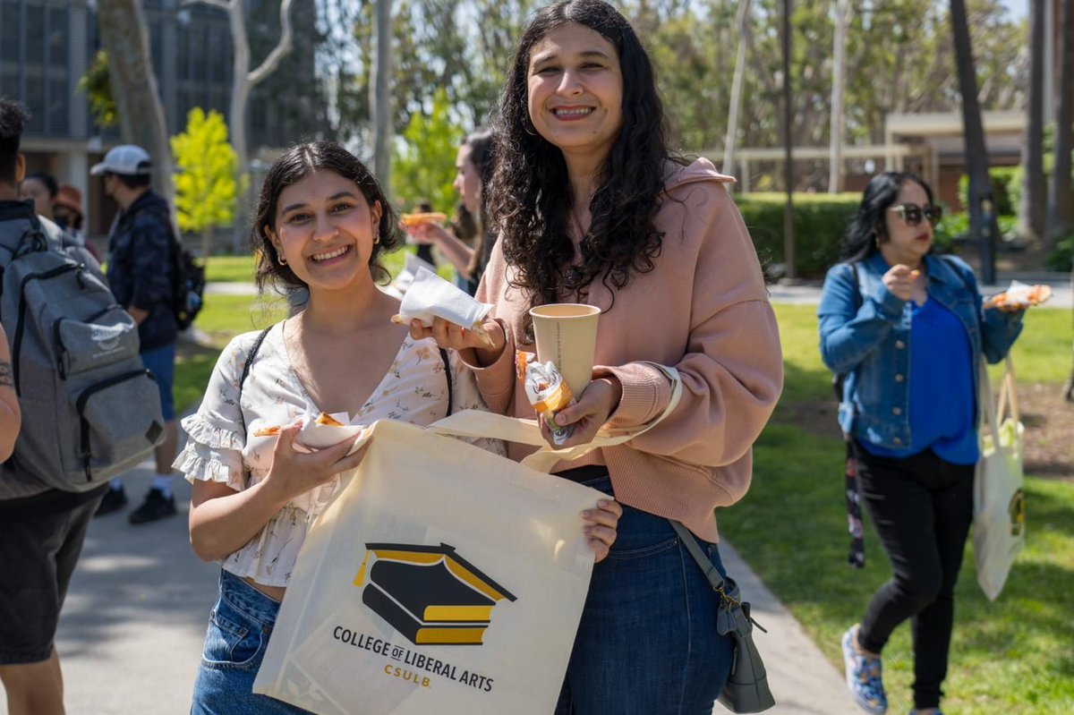 csulbcla's tweet photo. #DayAtTheBeach was one for the books! 👏😎
Thanks to all the incoming students, current students, and alumni who came to this memorable event. As the largest college on campus, we are more than satisfied with the turnout we had. ☀️🙌
#discovercla #csulbcla #gobeach https://t.co/NuT2pavJrQ