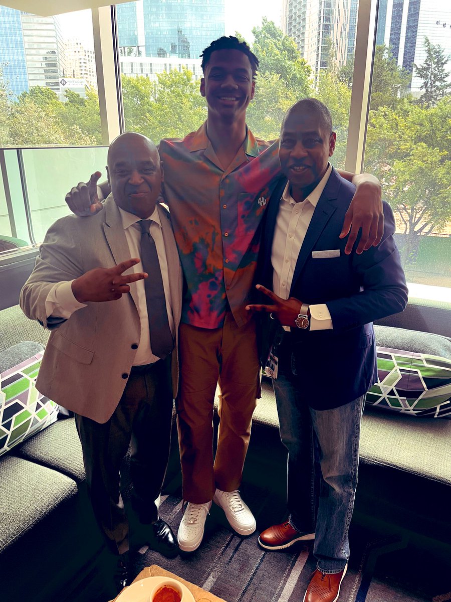PathtoPinkston's tweet photo. Congratulations Dink Pate @LGPinkstonHS for signing with the NBA G-League IGNITE!! Excited to see you in the 2025 NBA Draft! 💛🖤#NeighborhoodHero #TheONE @IAMTHESHOOTER1 
@MRamirezDISD @LisaAnnVega1 
@LGPathletics @for_isd @JoeCarreon https://t.co/r5rvMGZe0t