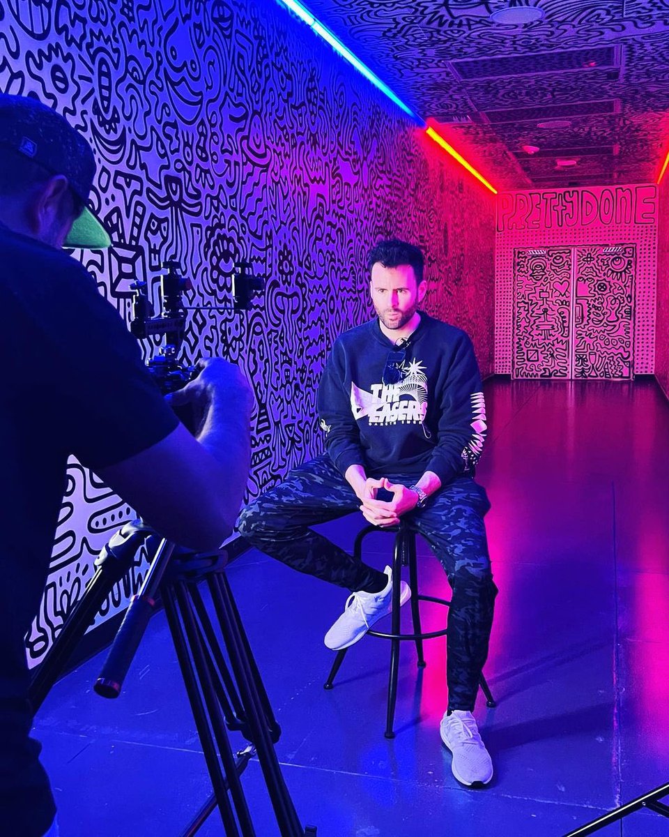 garethemery's tweet photo. Planning #INVASION360 in Vegas — testing out our new 360 degree visuals and chatting about the show live in air!

The show is shaping up to be absolutely insane ahead of the debut on May 5th! Who’s joining me? @area15official 🔥

Tickets 👇
https://t.co/VhtdIoDrN5

Gaz x https://t.co/5pw9Lu76nP