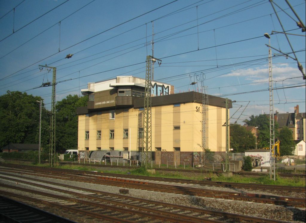 ESTWsim's tweet photo. Nördlich und südlich des Mains

Ab sofort sind drei neue Demo-Versionen online:

Bembel, Ebbelwoi und grüne Soße:

ESTW Frankfurt Süd

(K)ein Märchen - Bahnknoten Hanau:

ESTW Hanau Nord
ESTW Hanau Süd

#estwsim https://t.co/zFLUYEc3bu