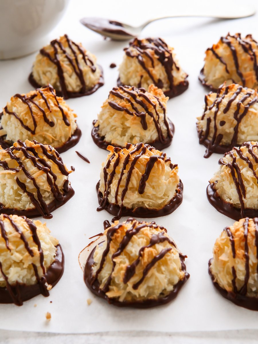 These coconut macaroons are moist and chewy, with just the right amount of sweetness. Drizzled with chocolate ganache, they’re an irresistible treat! completelydelicious.com/coconut-macaro…