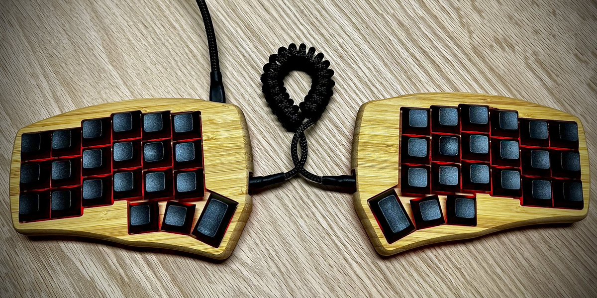 FalbaTech's tweet photo. #corne without #oled screen with #eco #bamboo case 

See on my bio 🍫

#KEEB_PD #KEEB_PD_R143 #MechanicalKeyboard #code #html #keyboard #Worldwide #cables #handmade #falbatech #store #manufacturer #diy https://t.co/AP57zbGwR3