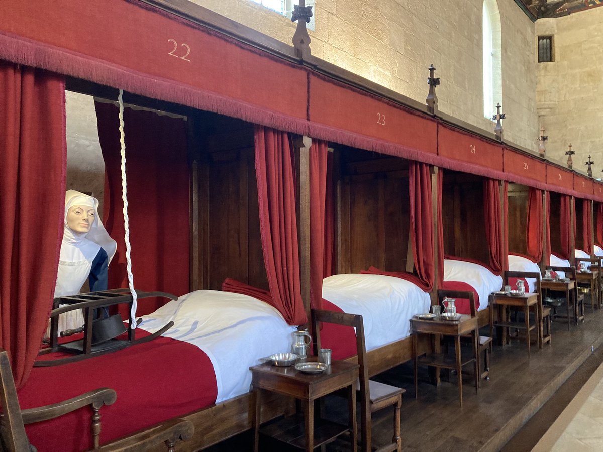 OlivierCOSTE2's tweet photo. Un beau temps mon #Complice,pour cette première visite en #Bourgogne,
à @BeauneTourisme et précisément aux @hospicescivils.
Dans la même occasion,on profite de faire découvrir @MoutardesFallot,du 🌱@BONNIN1402 à la récolte d’une #Moutarde chez les #Agricultures🧑🌾#APGMB #AMB. https://t.co/PvIKwYRjiC