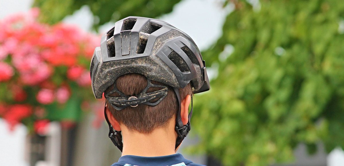 roosendaals's tweet photo. Verkeerscampagne gestart ‘Helm op – Zo gek nog niet!’ https://t.co/1810wamb2O https://t.co/ZriqN4bHo7