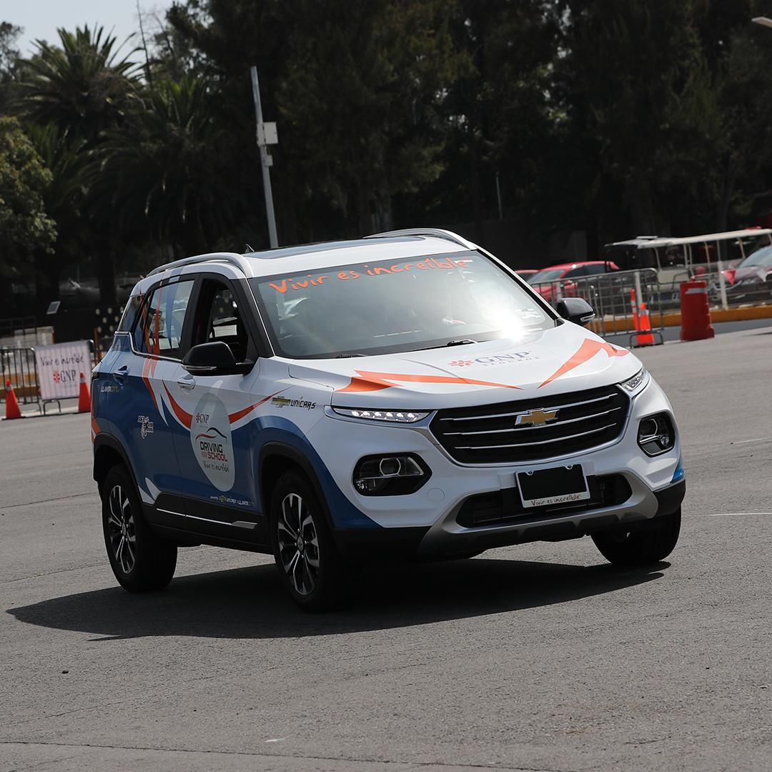 autodromohr's tweet photo. Tenemos los mejores vehículos para que domines el arte del manejo defensivo y deportivo en el Autódromo Hnos. Rodríguez

#gnpdrivingschool #Viviresincreíble @GNPSeguros #ahr #unicars #llantacity https://t.co/IA7nCNWAos