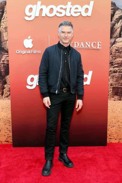 AwardShowUpdate's tweet photo. .#EricRutherford at the Apple Original Films' "Ghosted" New York Premiere
#Ghosted https://t.co/lVcLWfyGA6