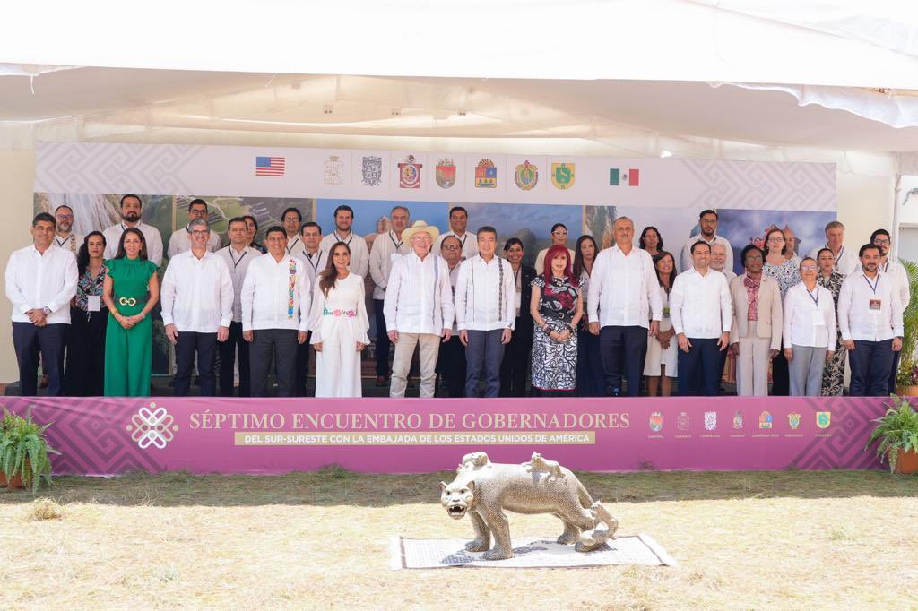 RaulRuizRobles's tweet photo. Participé junto al Gobernador @Salomonj y la Sria de @Ambiente_GobOax en el 7o Encuentro de Gobernadores del Sur-Sureste en @GobiernoChiapas en el que estuvo presente el embajador Ken Salazar @USAmbMex https://t.co/XY7tqb9GDH
