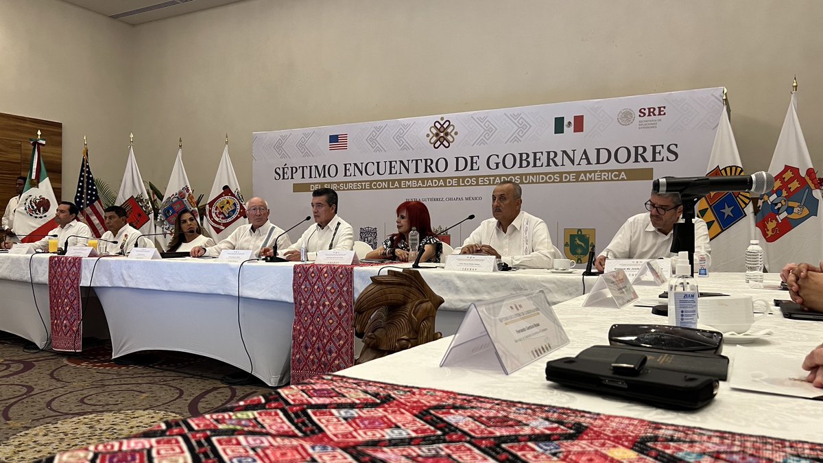RaulRuizRobles's tweet photo. Participé junto al Gobernador @Salomonj y la Sria de @Ambiente_GobOax en el 7o Encuentro de Gobernadores del Sur-Sureste en @GobiernoChiapas en el que estuvo presente el embajador Ken Salazar @USAmbMex https://t.co/XY7tqb9GDH