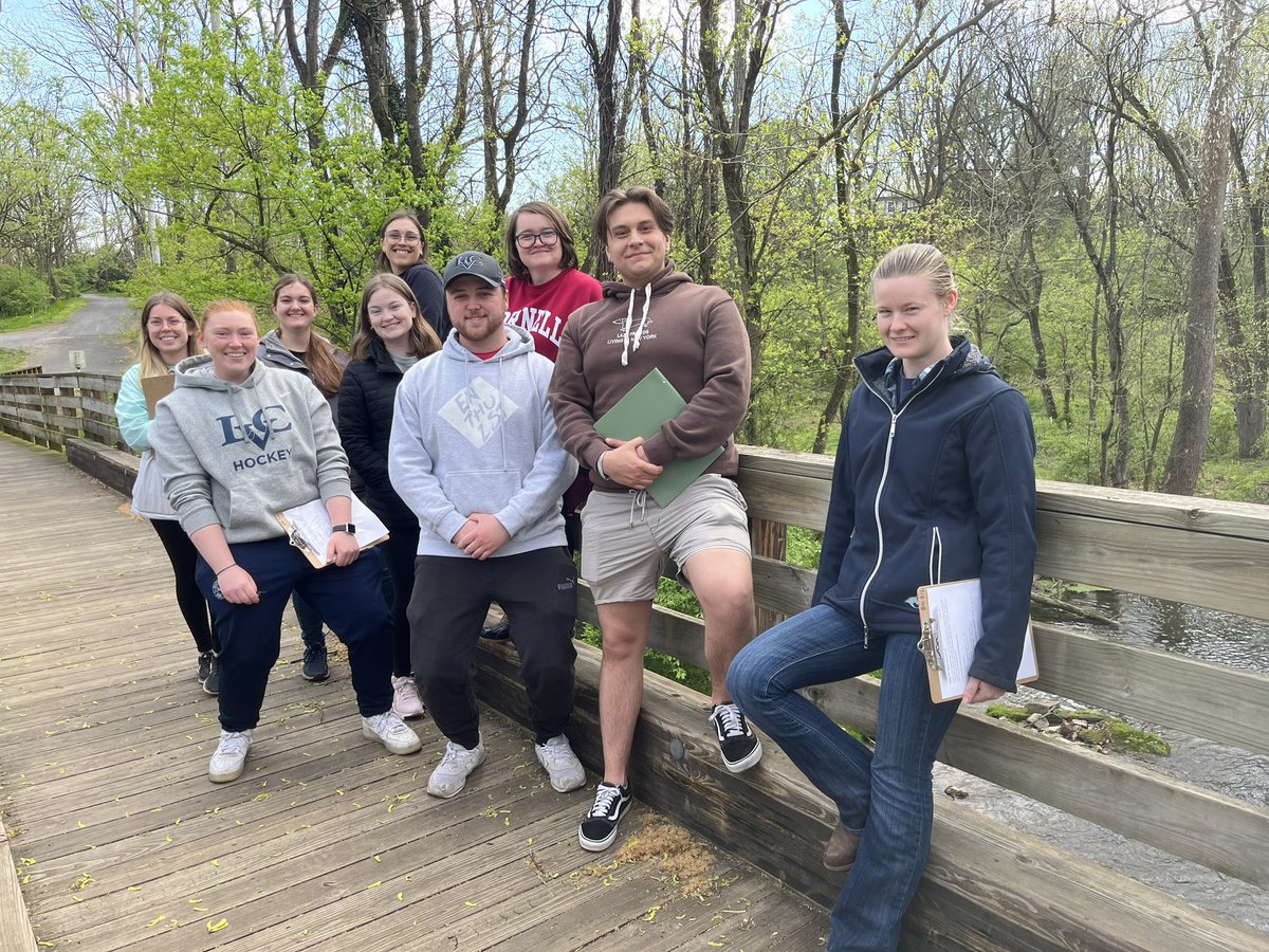 LVCEnvi's tweet photo. It was a beautiful afternoon for the Plant Diversity class to look for spring ephemerals at Quittie Creek Nature Park! #LVCEnvi https://t.co/WKpMxaBVf7