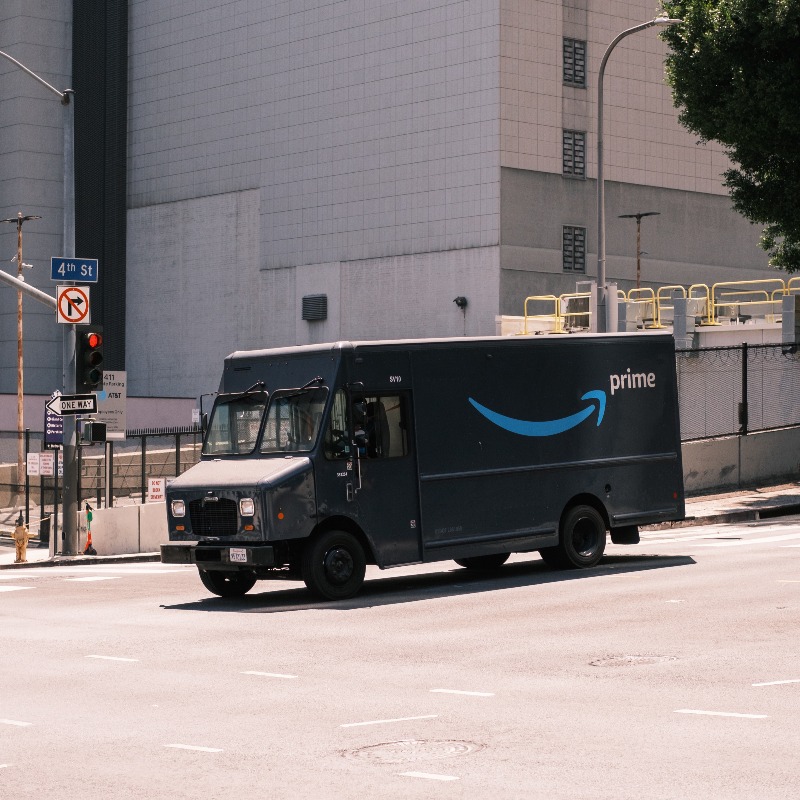 financebuzz's tweet photo. Do you pay for Amazon Prime? 

Here are 4 things many Amazon Prime users don’t know (that you should probably be aware of).
