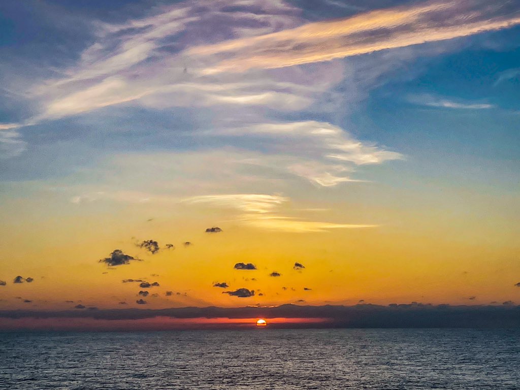 SpaceCaseSarah's tweet photo. We reach the Lost City tonight! Sweet dreams from the middle of the Atlantic! #spacecasesarah #theJR #astrobiology #Exp399 https://t.co/eMBRfmu4BK