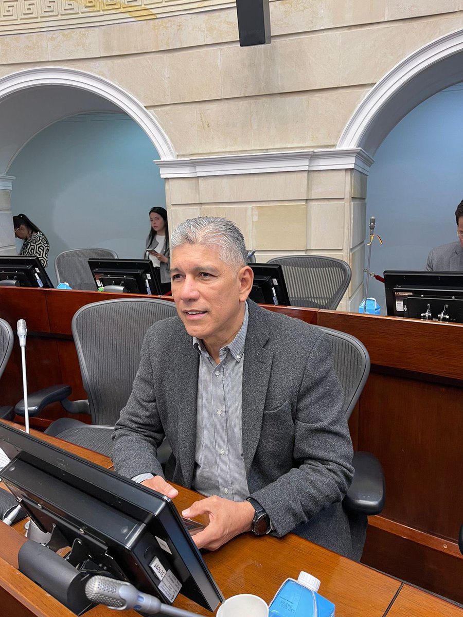 EdgarDiazPaLant's tweet image. Hoy en plenaria del @SenadoGovCo votamos a favor del proyecto de Ley 114 de 2022 por medio del cual se prohíbe el Fracking y la exploración y producción de algunos yacimientos no convencionales 

#NoAlFracking