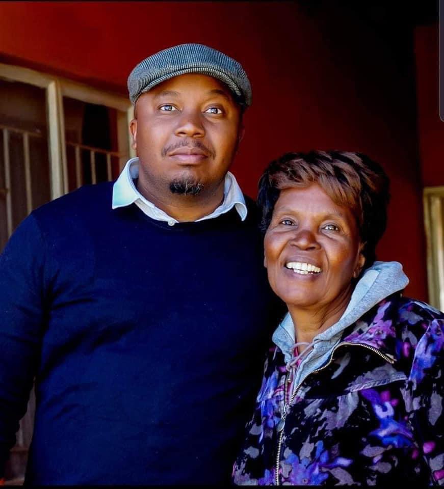 WeziVMhone's tweet photo. Our very own renowned gospel singer Ephraim lost his mom earlier today 😔 sending my condolences, my thoughts and prayers are with you at this very difficult time. https://t.co/ibcEQTjg3H