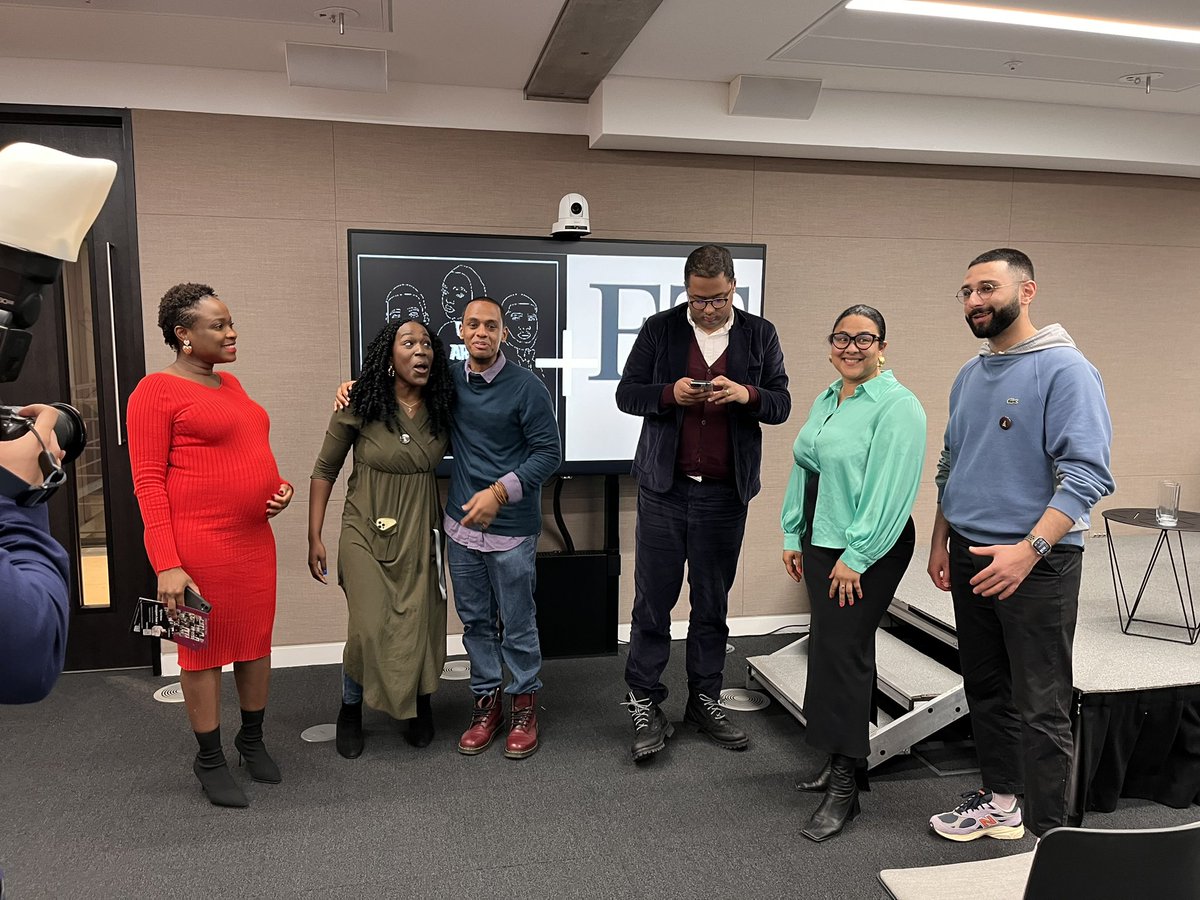 My favourite outtake of the night from the @weblackjournos / @FT employment progression event featuring @violetsimon_ @sophiaukor @hannah_ajala @osmanahmed_7 @stephenkb @BizPears #WABJ