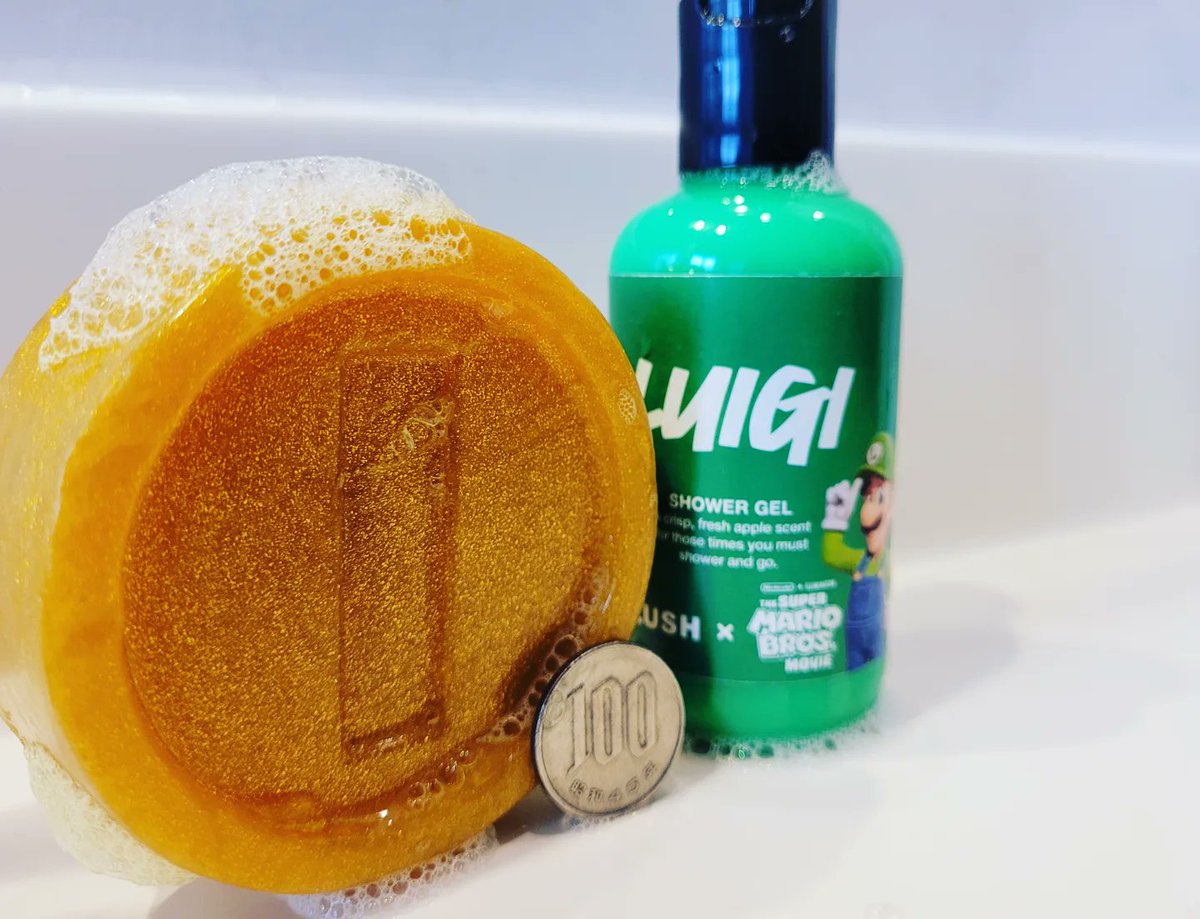 TokenAttraction's tweet photo. #tokentuesday

Squeaky clean licensing fun with Lush x Super Mario Bros. The coin is heavier than it looks! The yellow/gold also washes off 🫠

Yen for scale. #teamluigi

#token #tokens #tokenattraction #coin #coins #mario #supermariobros #lush #supermariobrosmovie #weegie #luigi https://t.co/NnC9hM9Ckr