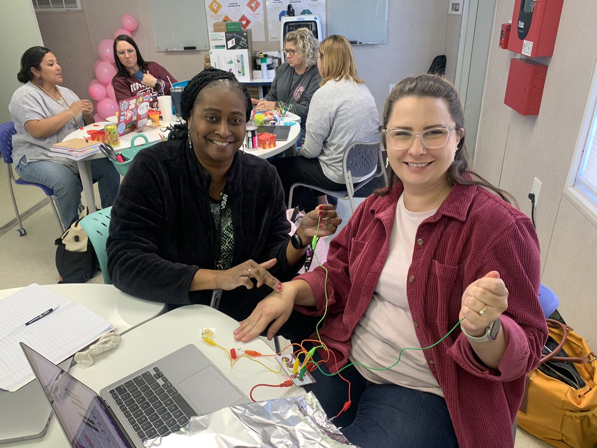 SraHoltFHS's tweet photo. I was #grounded playing the piano with @makeymakey today!  So excited about taking this set back to my classroom today. Spanish flash cards with pronunciation - ¡Vámanos!
#bcbefullsteamahead https://t.co/yLvKWwIP18