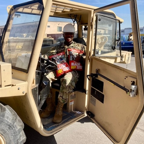 soldiersangels's tweet image. Popcorn smuggling at its finest! These service members can't get enough of that #TrailsEndPopcorn! Thanks again to @boyscouts and everyone who supported our Popcorn Shipping campaign. #Deployed