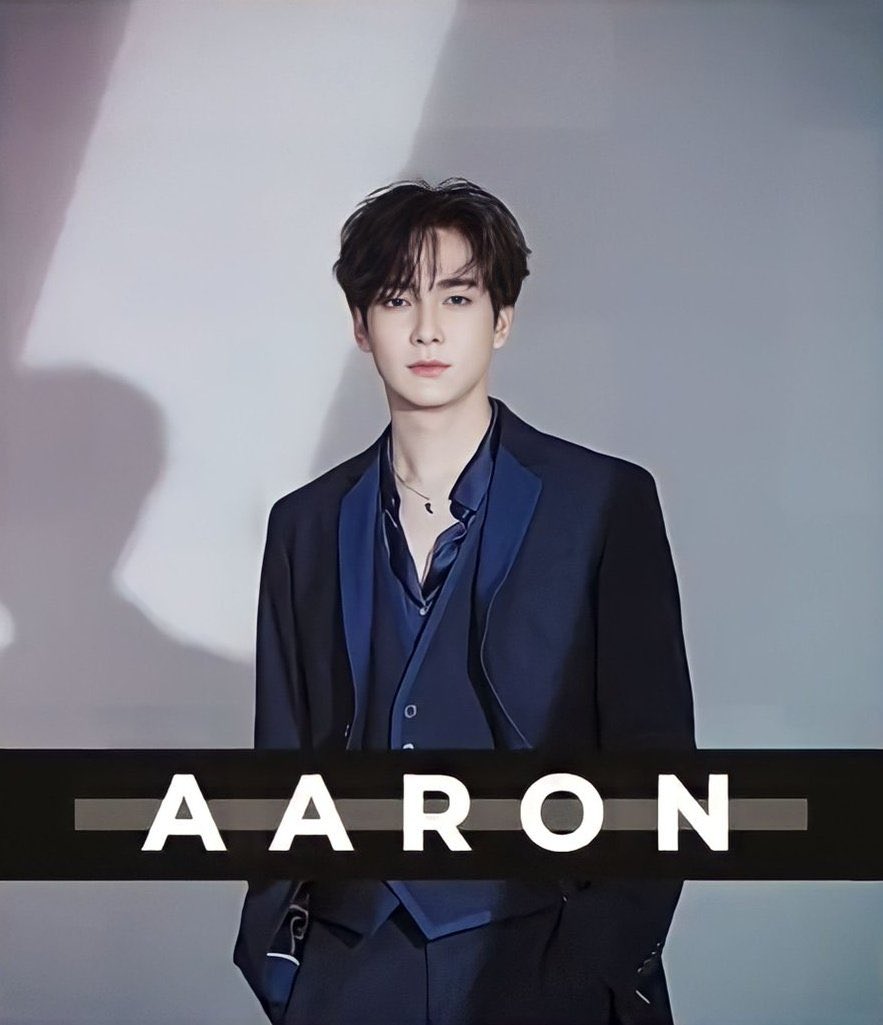 minspolaris's tweet photo. shaking crying screaming he looks so GOOD https://t.co/v6LieP5wg0