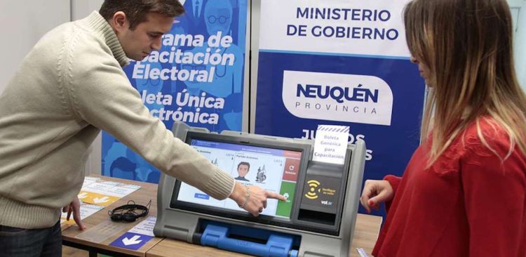 Radio_Sur's tweet photo. “El voto por Boleta Única Electrónica es fácilmente adultarable”
@GarbarzAriel , Ingeniero electrónico y profesor especializado en #Ciberdefensas, habló sobre las consecuencias que podría tener el uso de la #BoletaÚnicaElectrónica.
▶️https://t.co/tPzJywdhNo https://t.co/g8a0sdcpkz