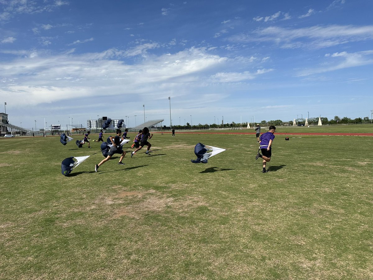 swisd_res's tweet image. Running against the wind!!! 
#JetsTakeFlight

📸 thanks, Coach Porter