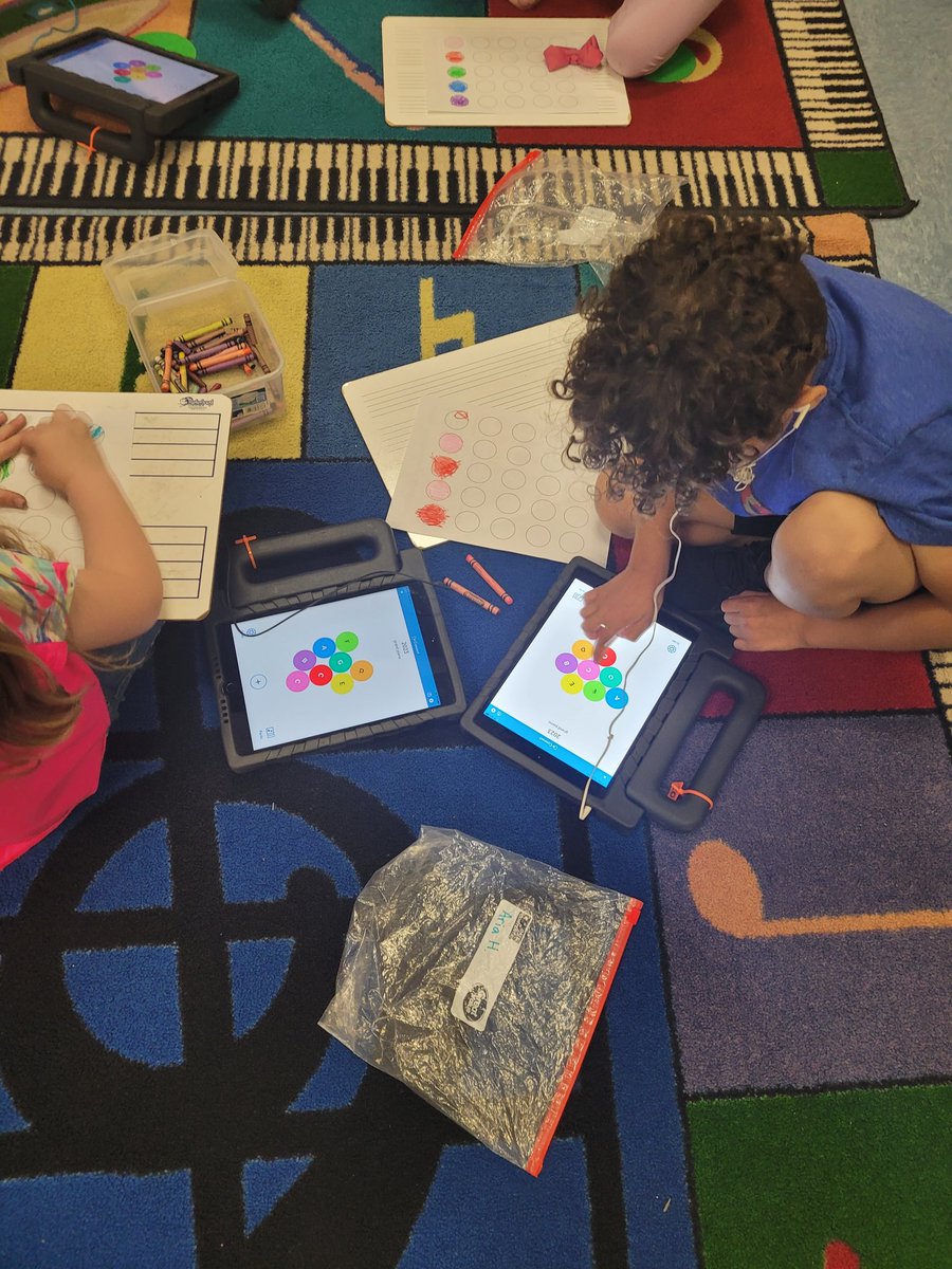 DREMusic_k5's tweet photo. Kindergarten and 1st grade are composing this week using colors and the fun music app SpecDrums. The creativity is wonderful and so much fun to hear! @discovery_ridge @mrsengelagedre @SpheroEdu #WeAreWentzville #colorfulmusic https://t.co/qKnQ4qLAfB