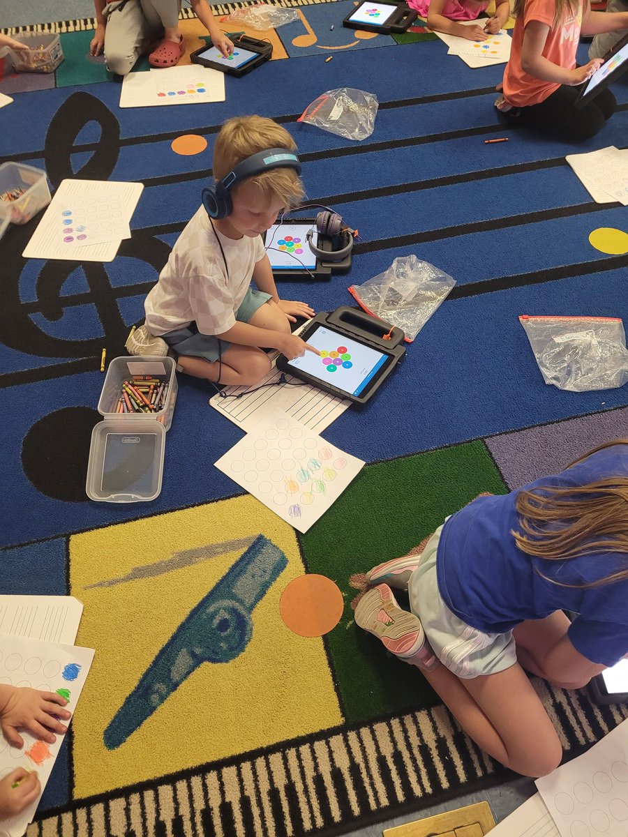 DREMusic_k5's tweet photo. Kindergarten and 1st grade are composing this week using colors and the fun music app SpecDrums. The creativity is wonderful and so much fun to hear! @discovery_ridge @mrsengelagedre @SpheroEdu #WeAreWentzville #colorfulmusic https://t.co/qKnQ4qLAfB