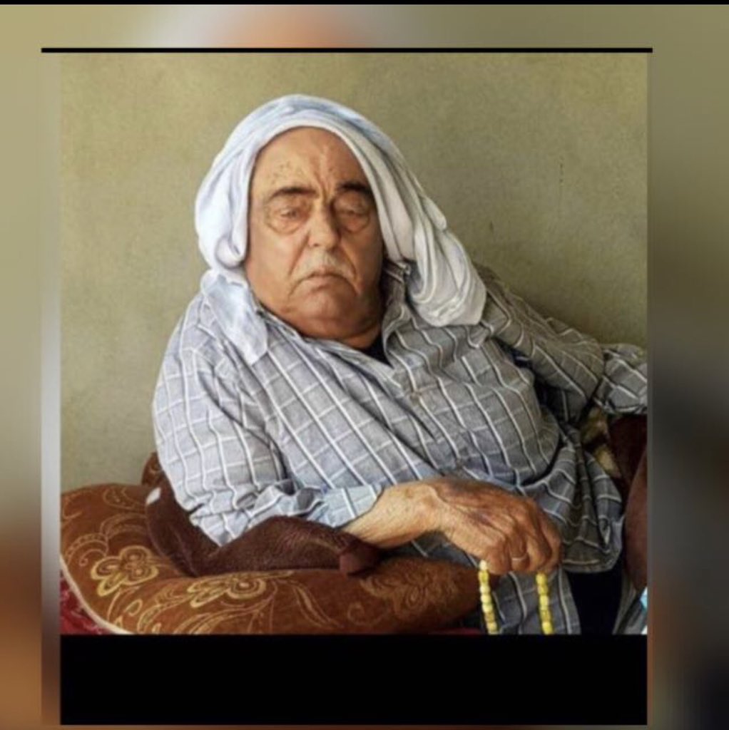 3d1h1's tweet photo. "ياليت جدي حي وأشوف زوله
وأعيش في قربه وأفرح بـلقياه

هدا تمنيّ والمنى من يـطـوله
جدي راح وراحت أجمل مزاياه 

وراحت سنين العمر بعد عجوله
مااحدٍ ترى قادر يسوي سواياه

لولا الحرام آخذ على القبر رجوله
وأسقي تراب القبر وأرهي بسقياة " https://t.co/VC4EoGaBUW