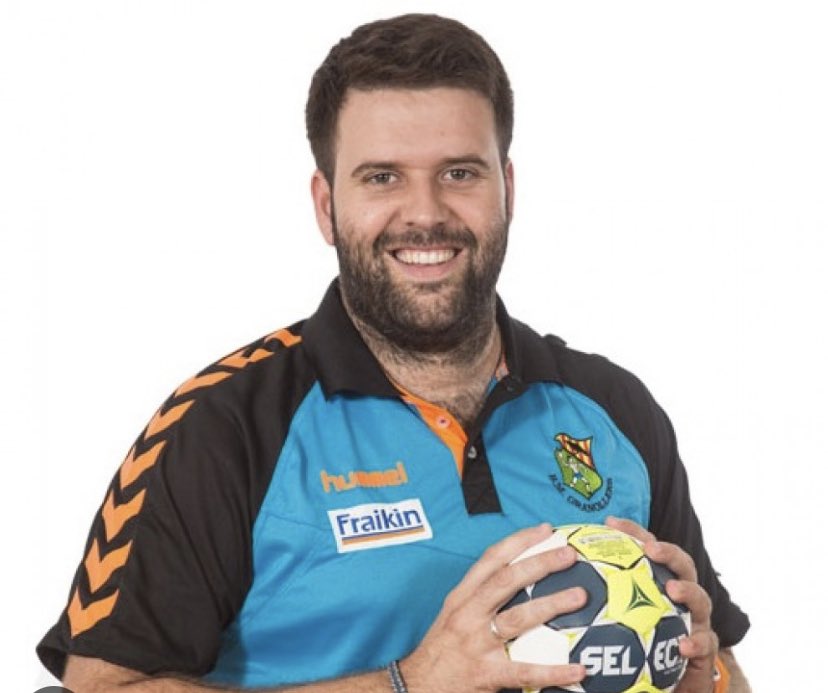 Tranquil, humil, treballador, maco i fins on jo sabia un currante de l’handbol, un gran entrenador i un aglutinador. A partir d’avui una autèntica llegenda!no se m’acut ningu que s’ho mereixi + per trajectoria, coneixaments i passio..als seus peus per sempre mes sr <a href="/Rama_Antonio/">Antonio Rama</a>